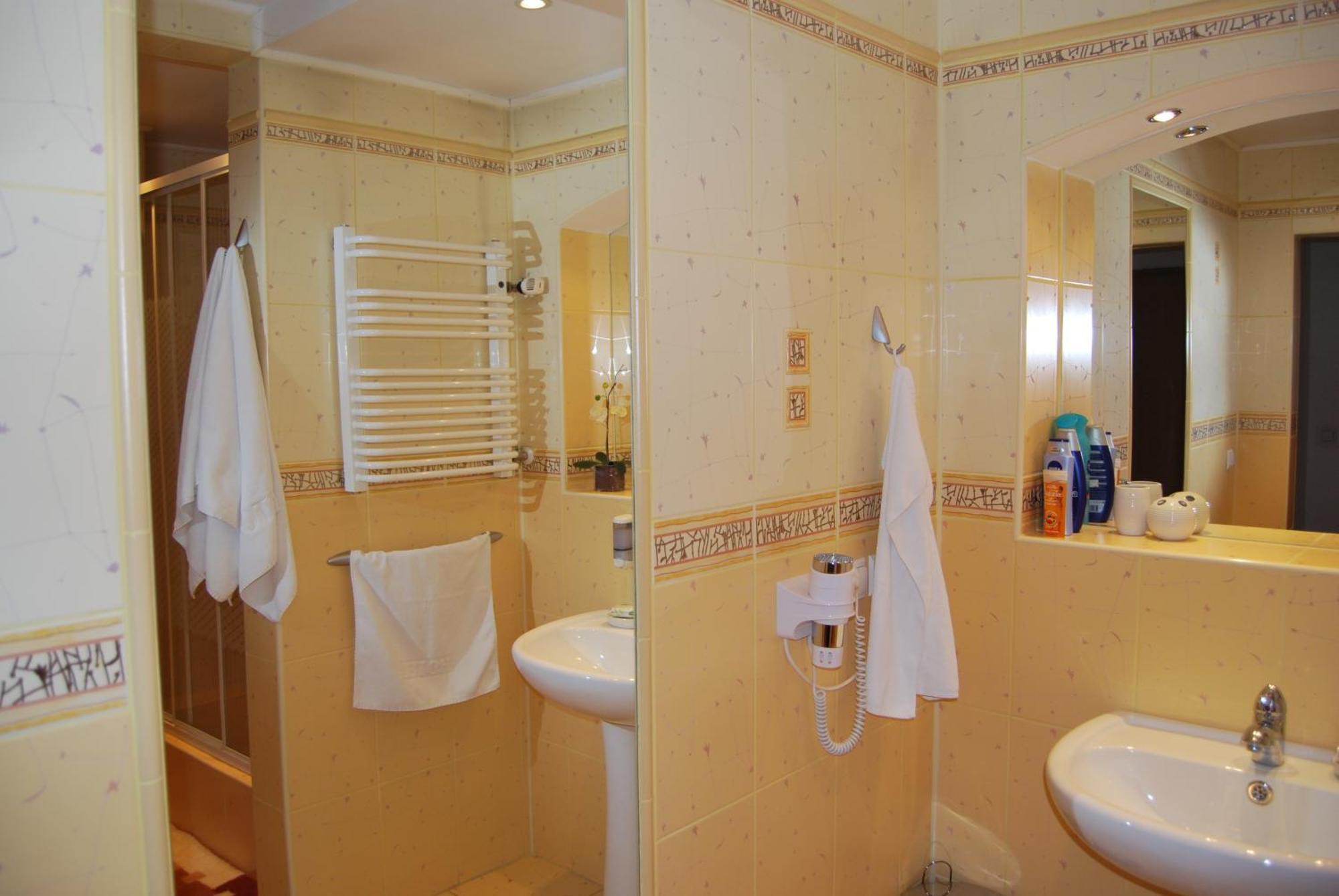 Hotel W Dobieszkowie Stryków Rum bild
