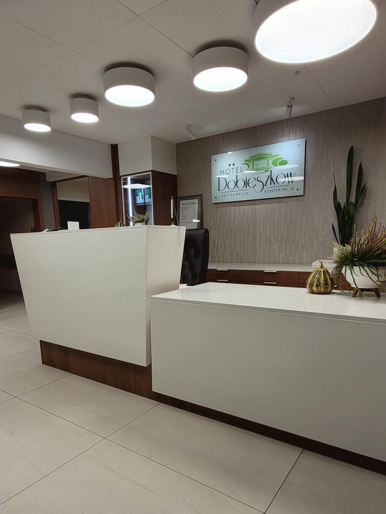 Hotel W Dobieszkowie Stryków Exteriör bild