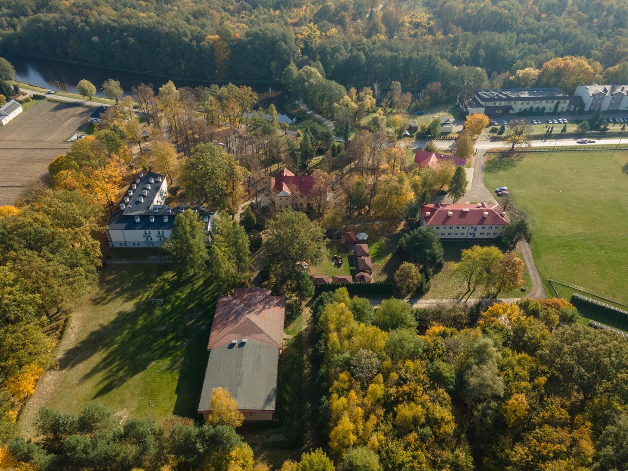 Hotel W Dobieszkowie Stryków Exteriör bild