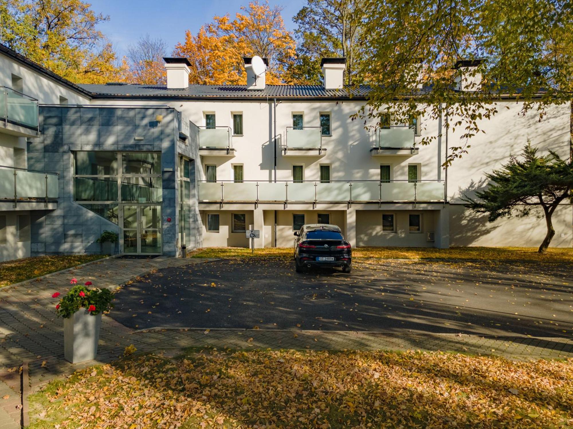 Hotel W Dobieszkowie Stryków Exteriör bild