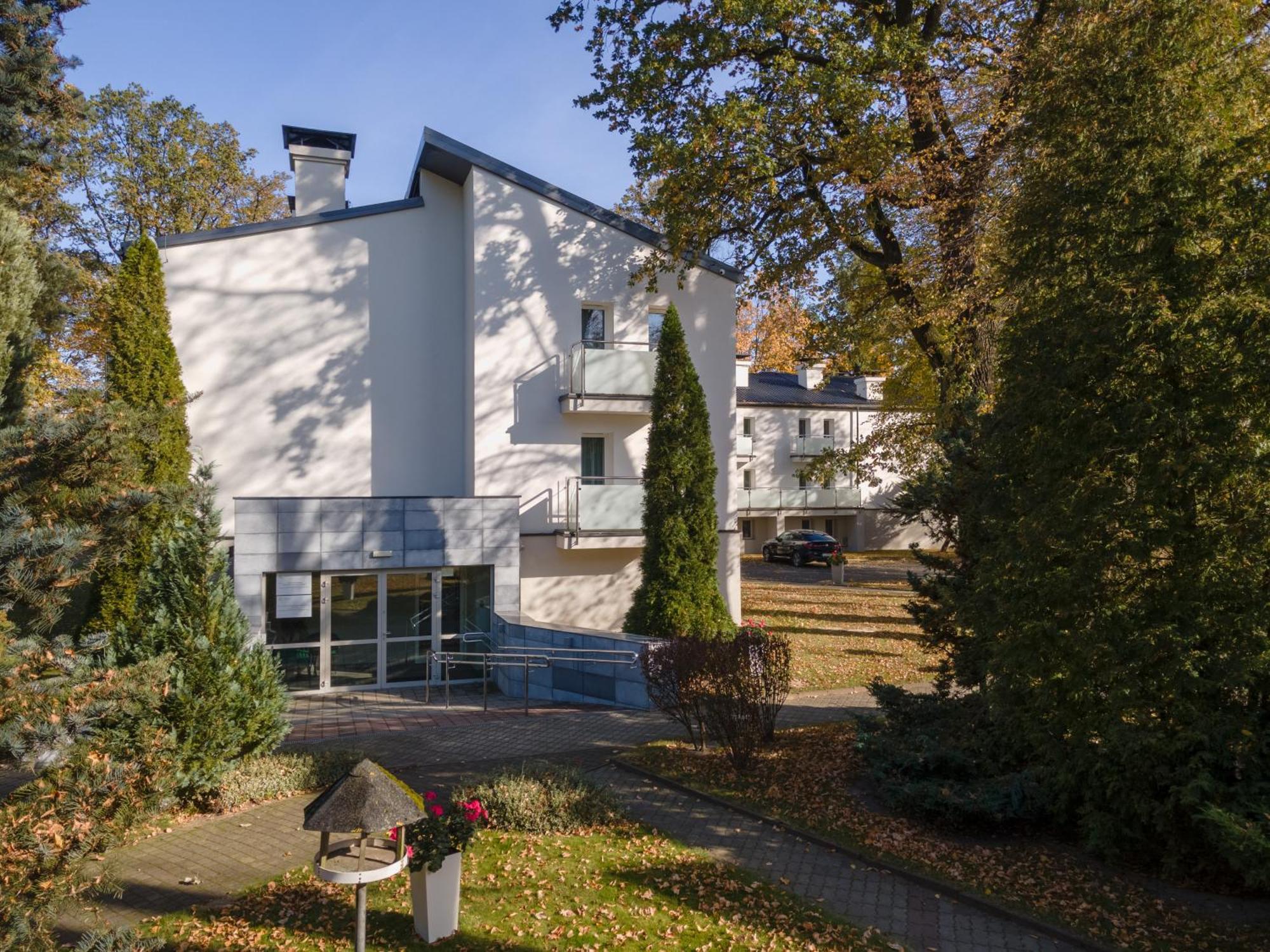 Hotel W Dobieszkowie Stryków Exteriör bild