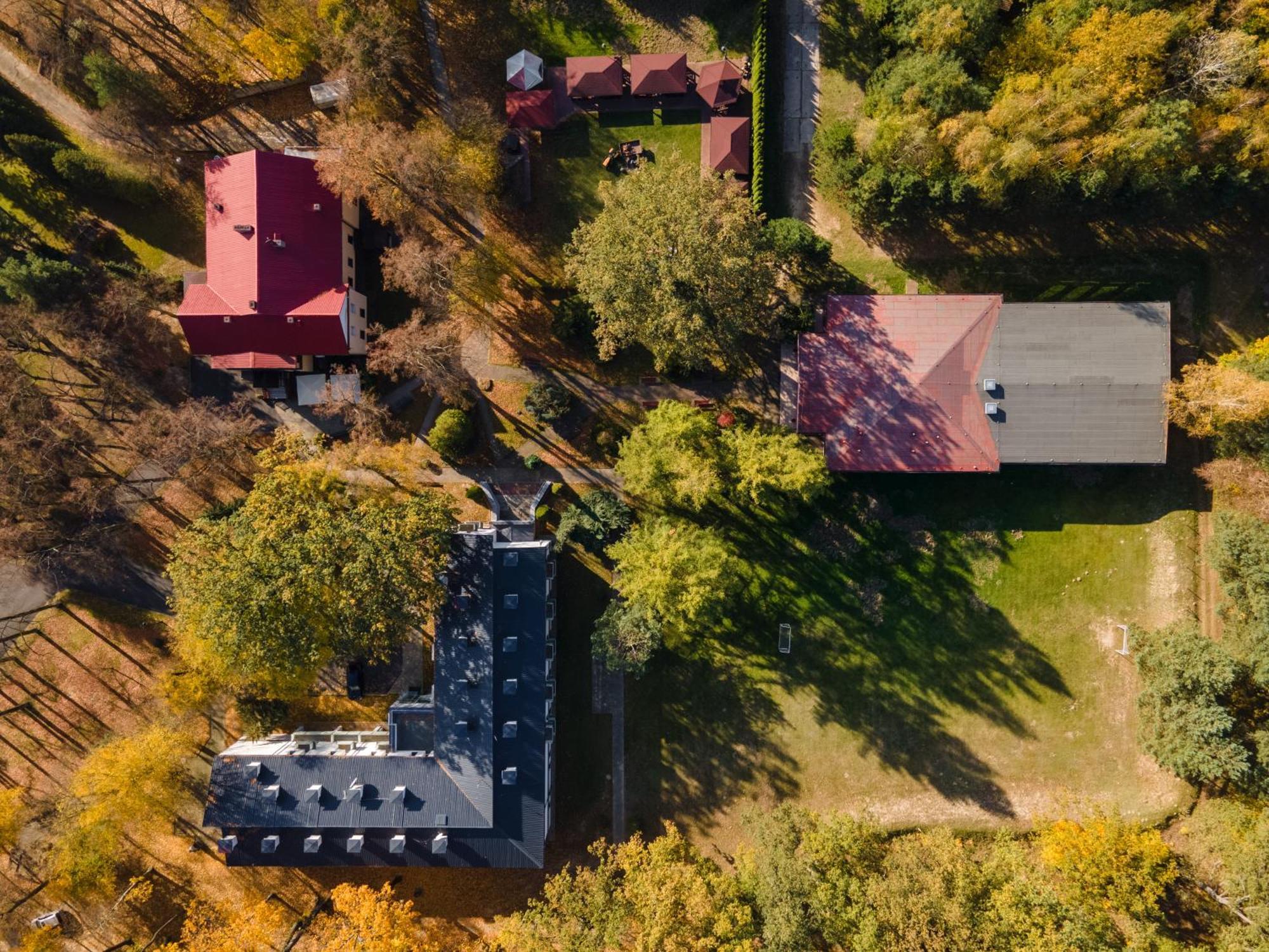 Hotel W Dobieszkowie Stryków Exteriör bild