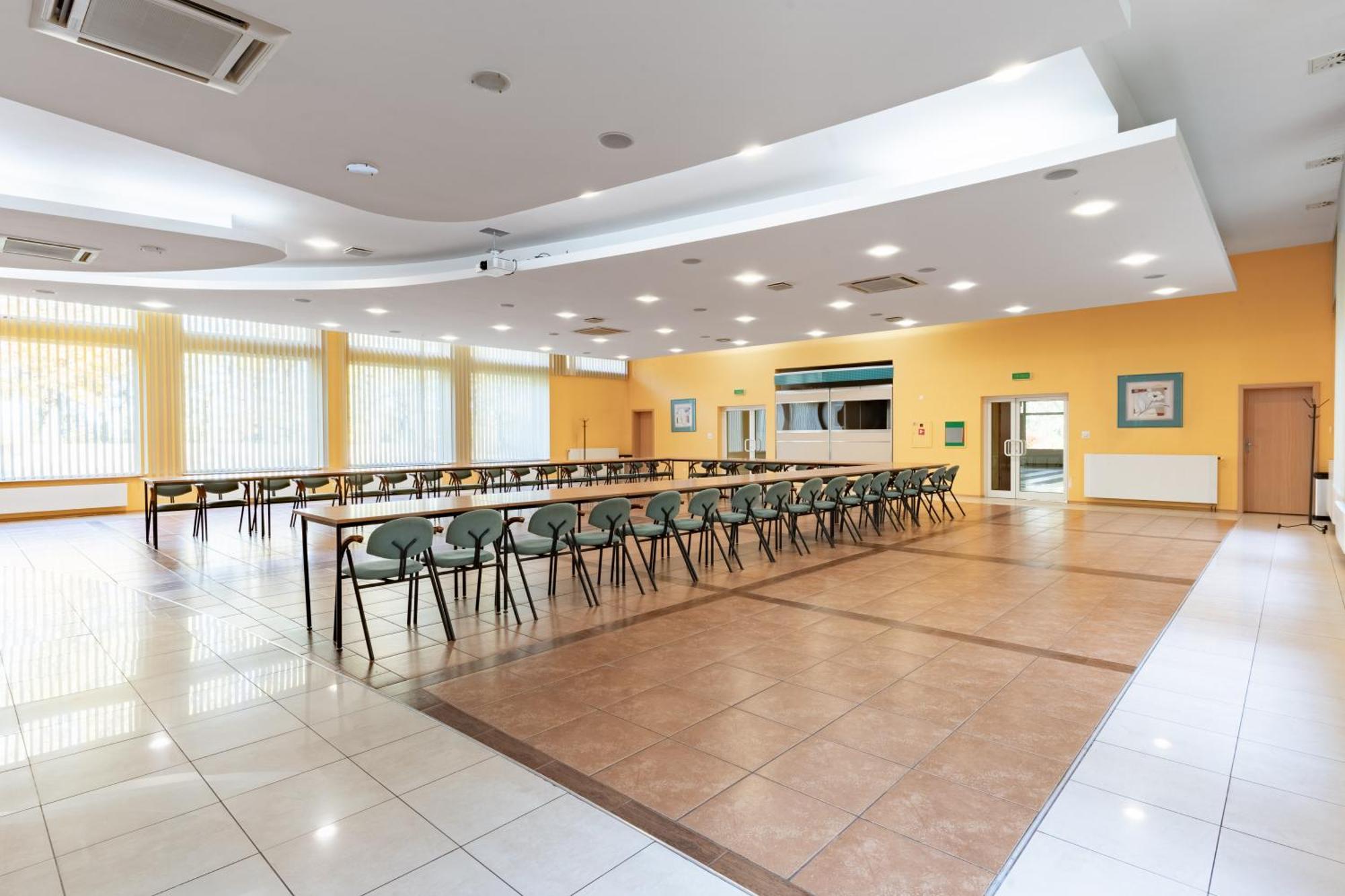Hotel W Dobieszkowie Stryków Exteriör bild