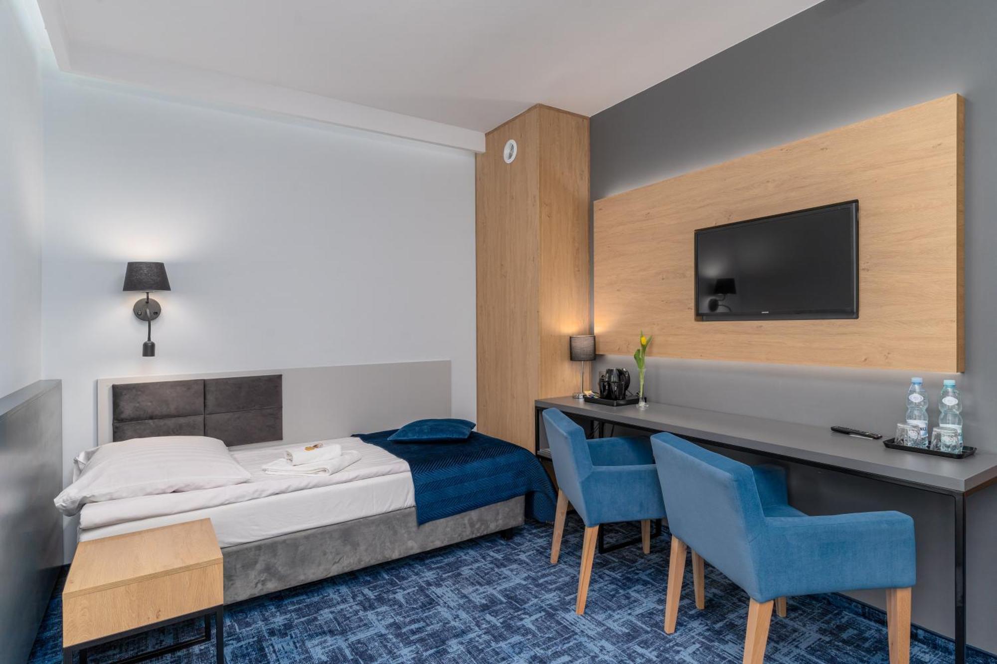 Hotel W Dobieszkowie Stryków Exteriör bild