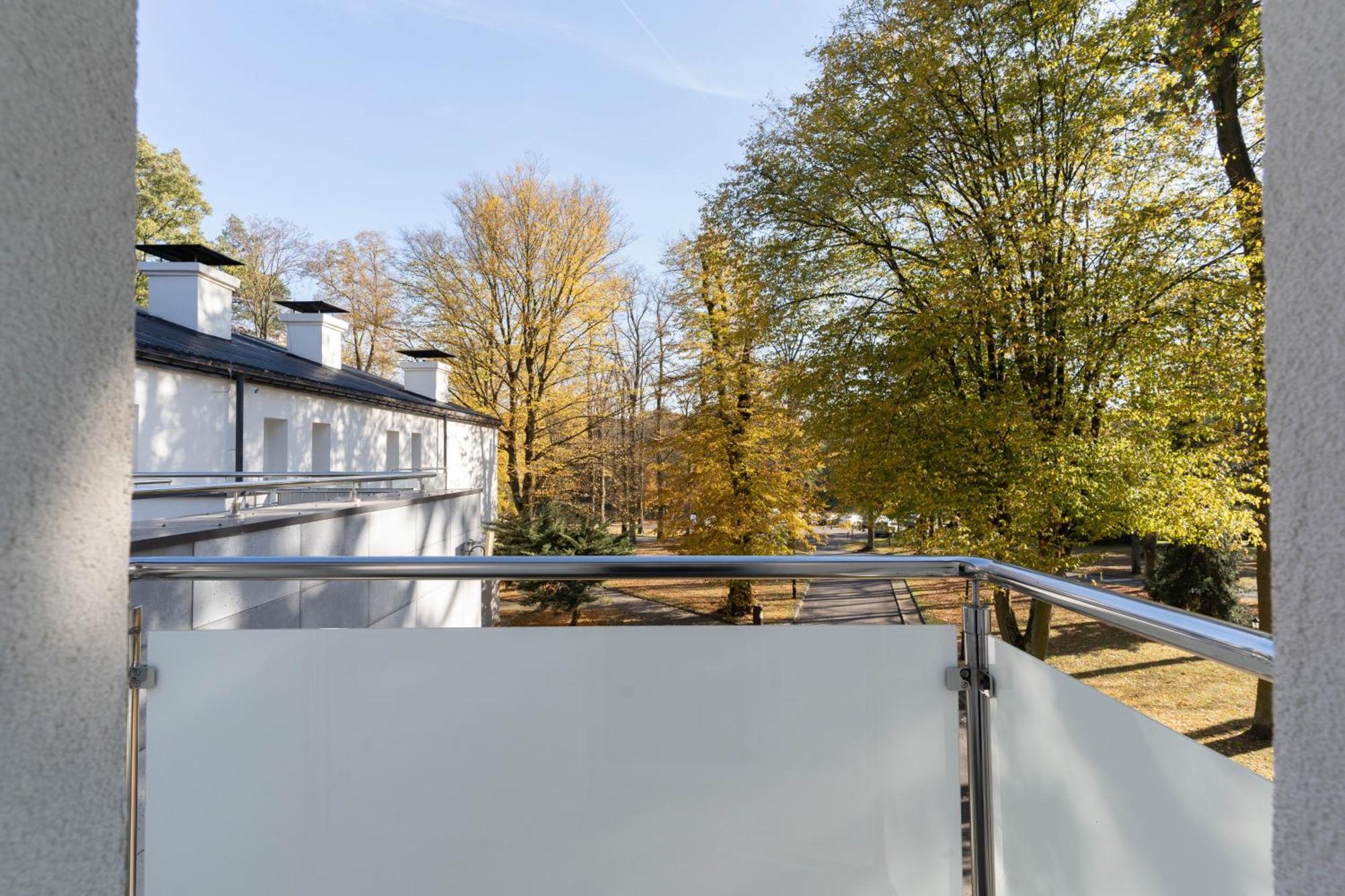 Hotel W Dobieszkowie Stryków Exteriör bild
