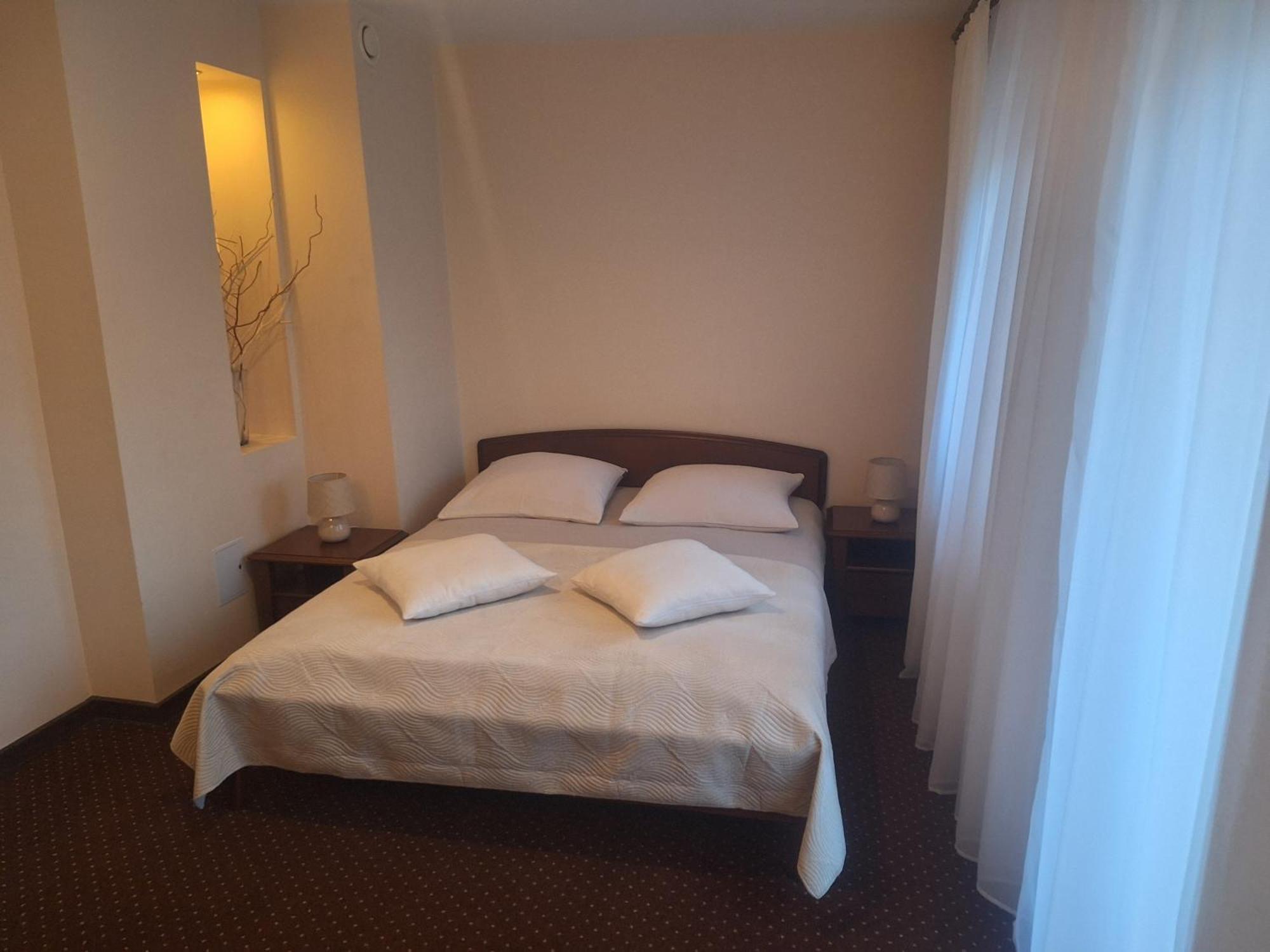 Hotel W Dobieszkowie Stryków Exteriör bild