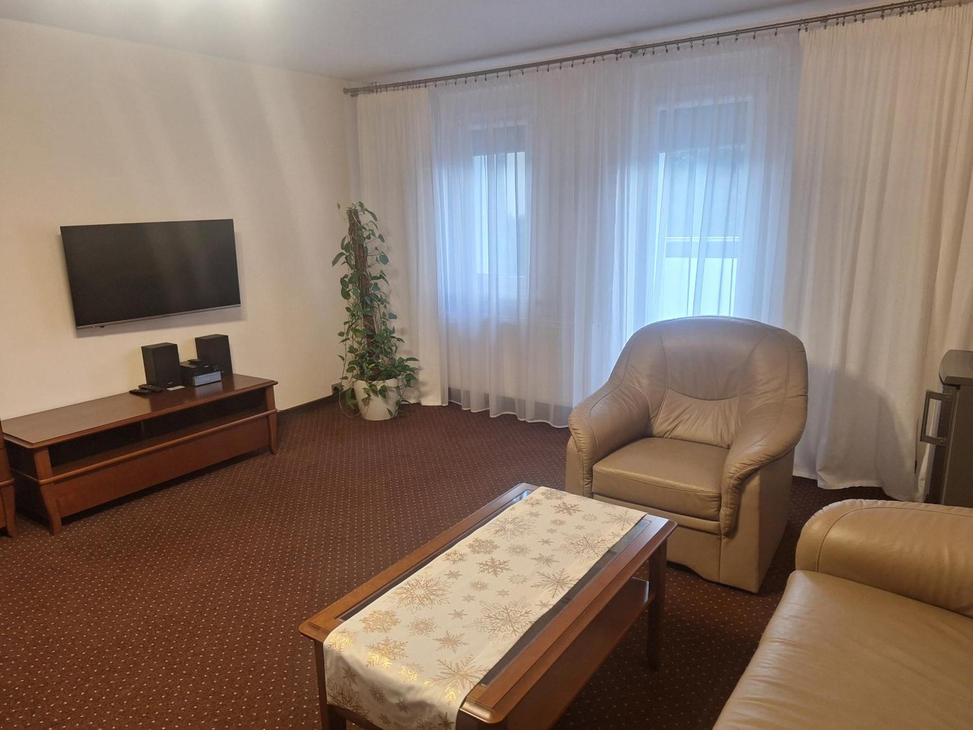 Hotel W Dobieszkowie Stryków Exteriör bild