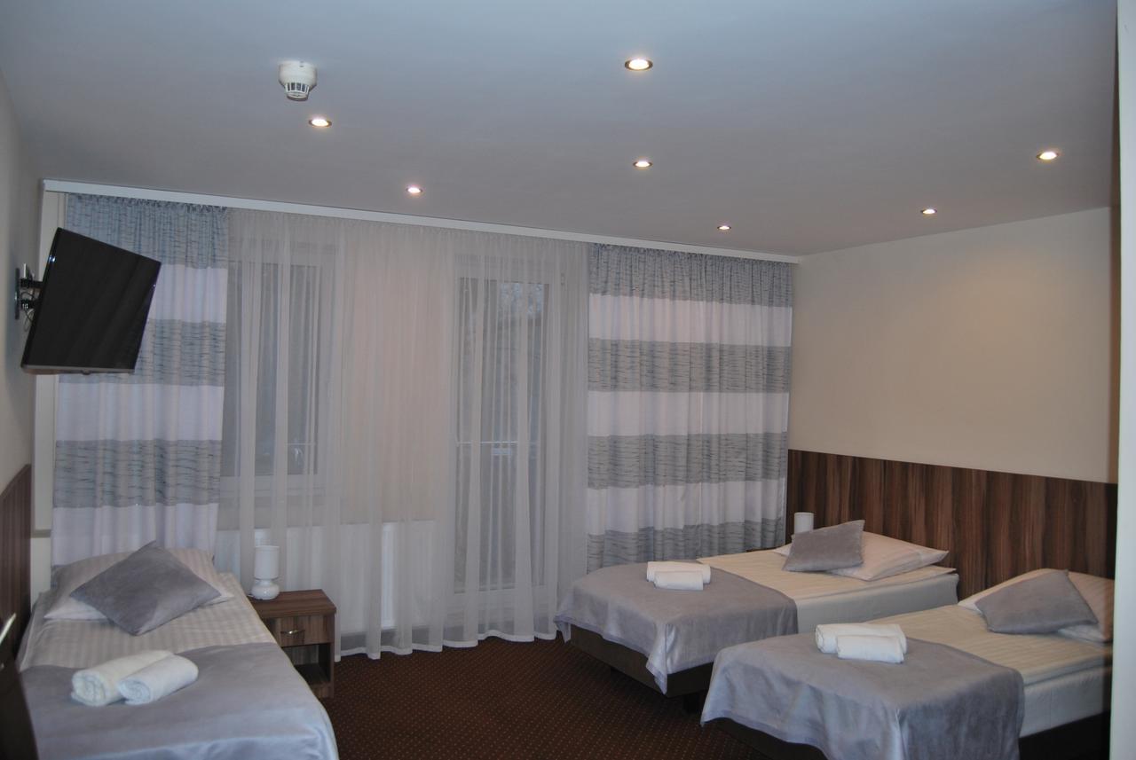 Hotel W Dobieszkowie Stryków Exteriör bild